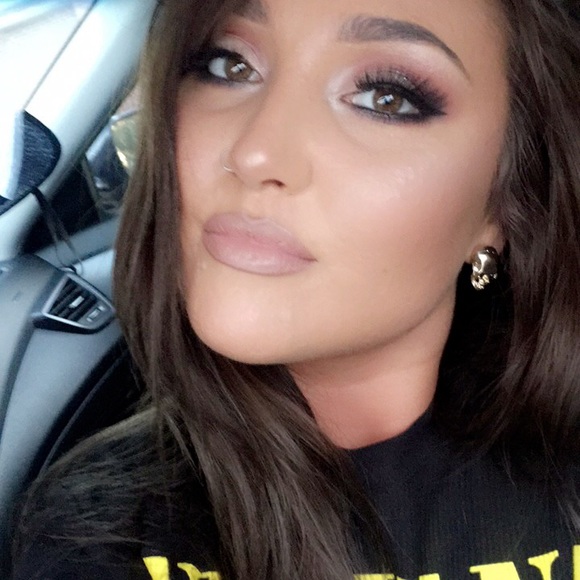 Meet your Posher, Myka - Picture 5 of 5